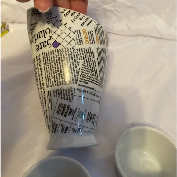 Unique Food holder with 2 condiment holders - Picture 7 of 9